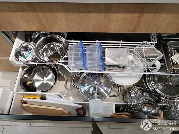 橱柜抽屉轨道怎么取下来视频_如何拆卸橱柜抽屉的滑轨_橱柜抽屉轨道安装